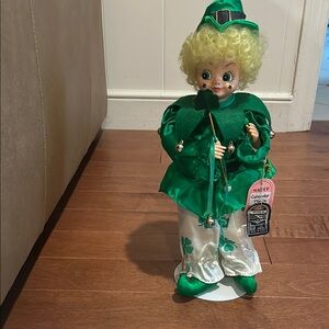 Green and White Brinns Calendar  Clown doll on stand Luck of the Irish  1986